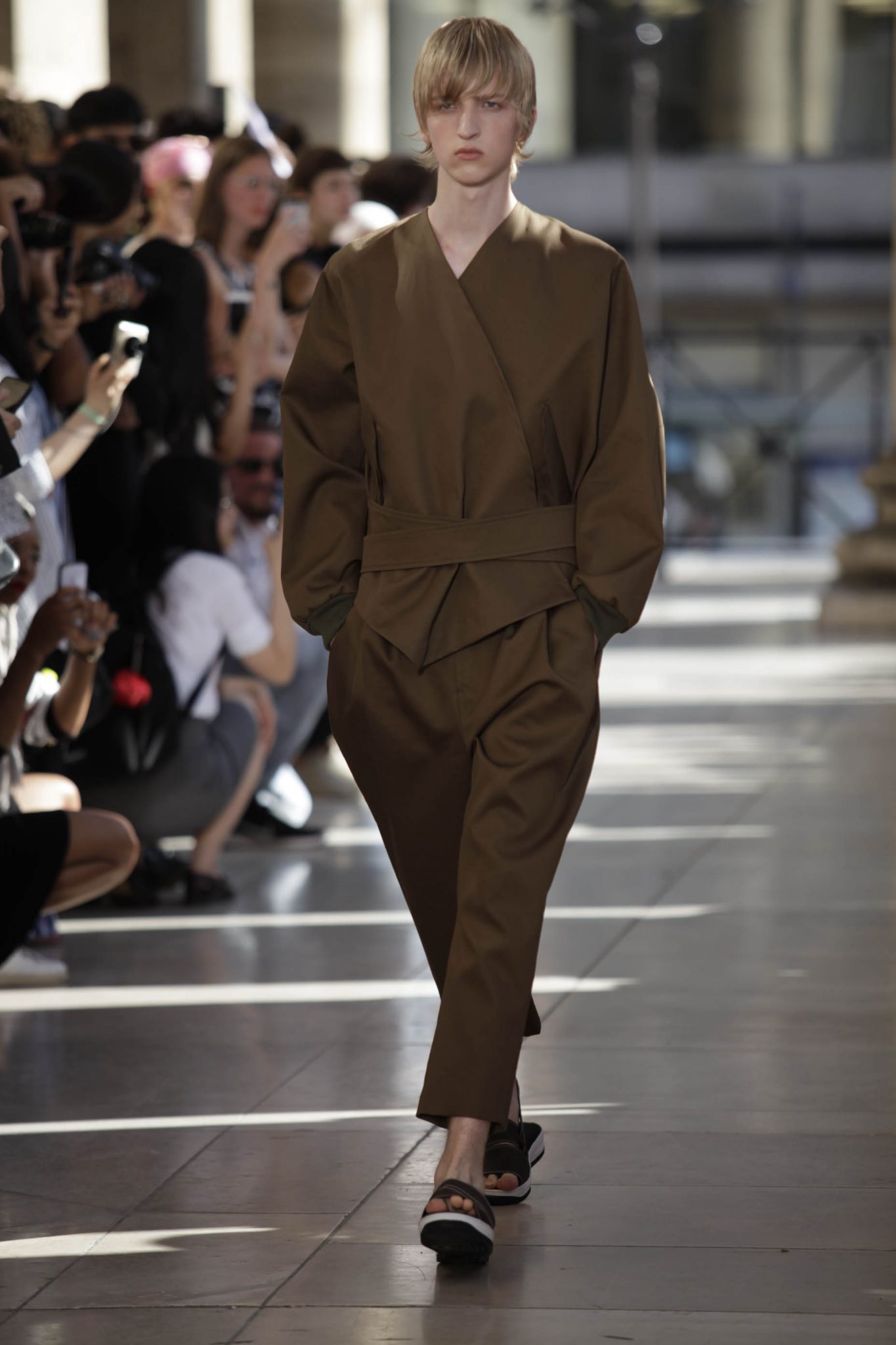 Hed Mayner - Paris Fashion Week Men's - SS18 - Jungle Magazine